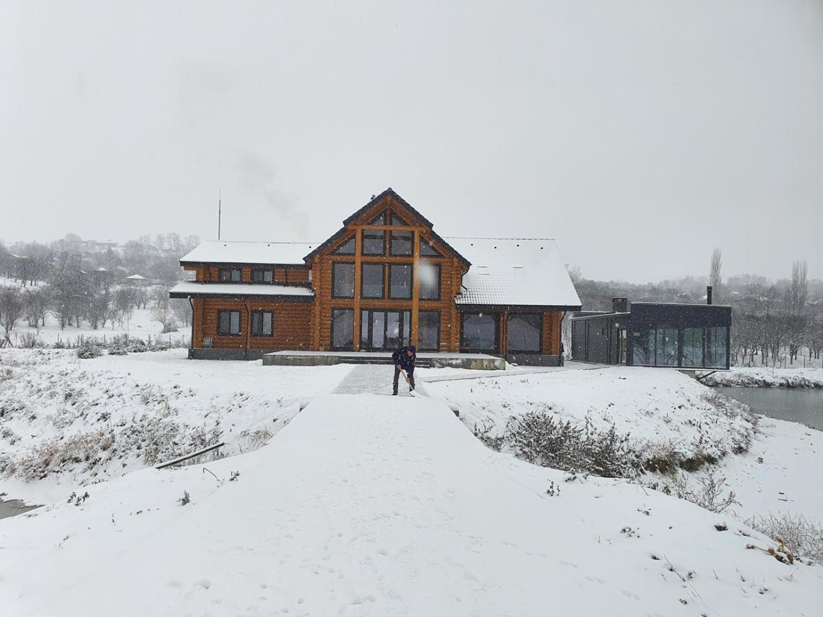 Mountain Lake Jbs Hotel Focşani Екстериор снимка