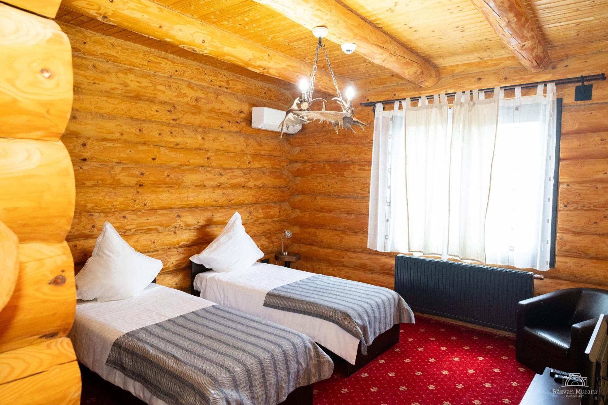 Mountain Lake Jbs Hotel Focşani Екстериор снимка