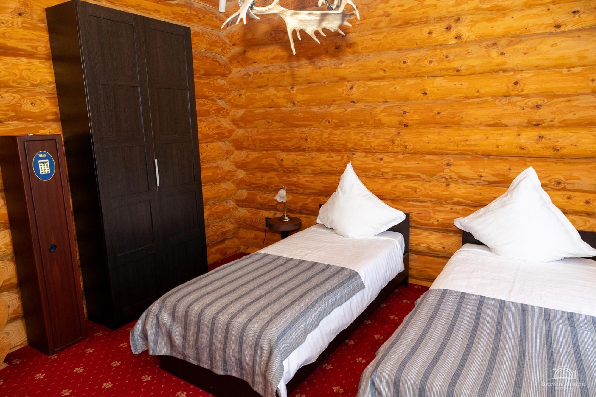 Mountain Lake Jbs Hotel Focşani Екстериор снимка