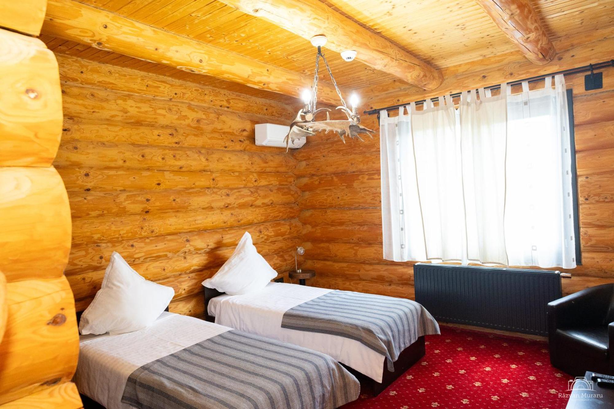 Mountain Lake Jbs Hotel Focşani Екстериор снимка