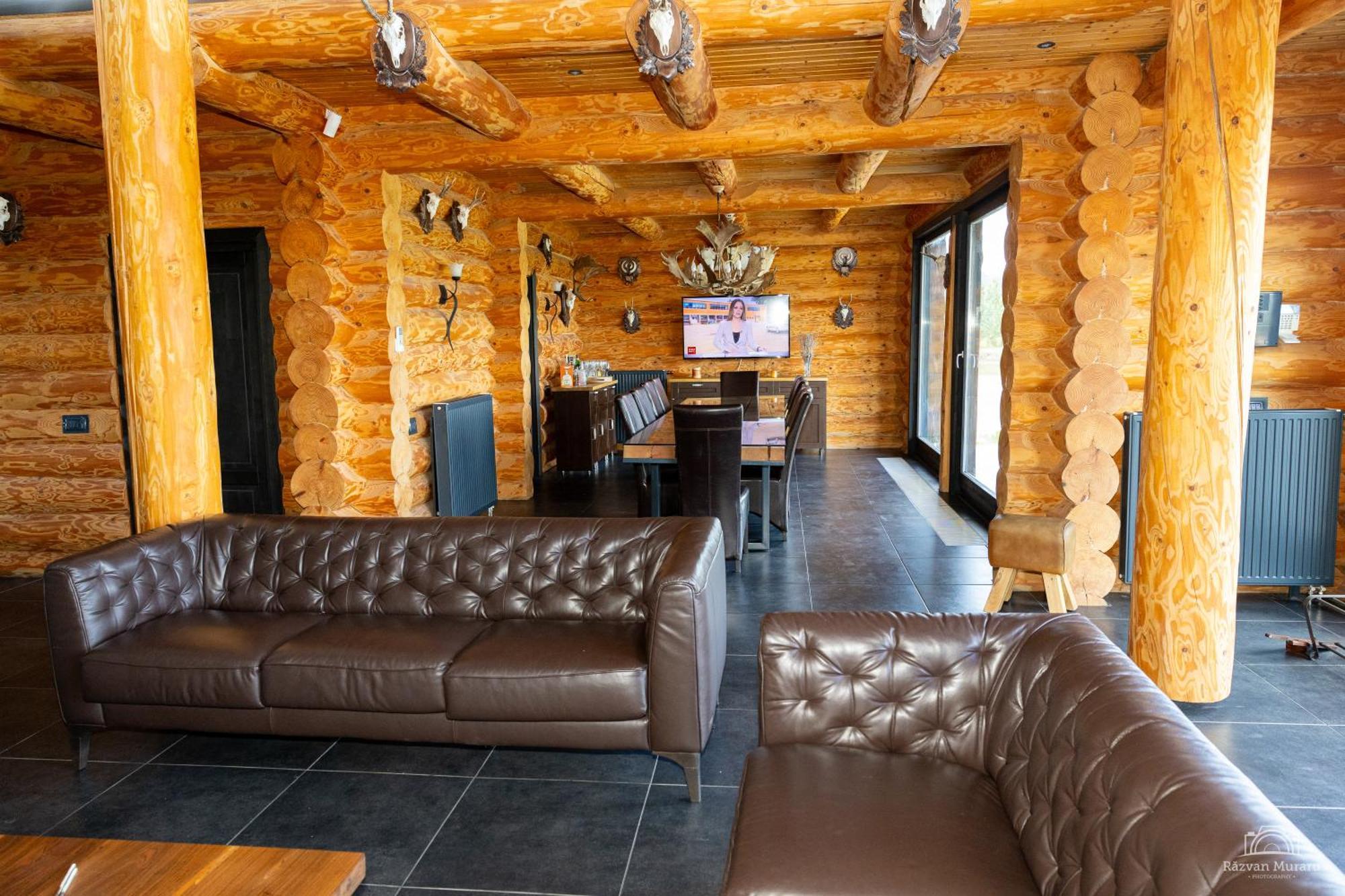 Mountain Lake Jbs Hotel Focşani Екстериор снимка