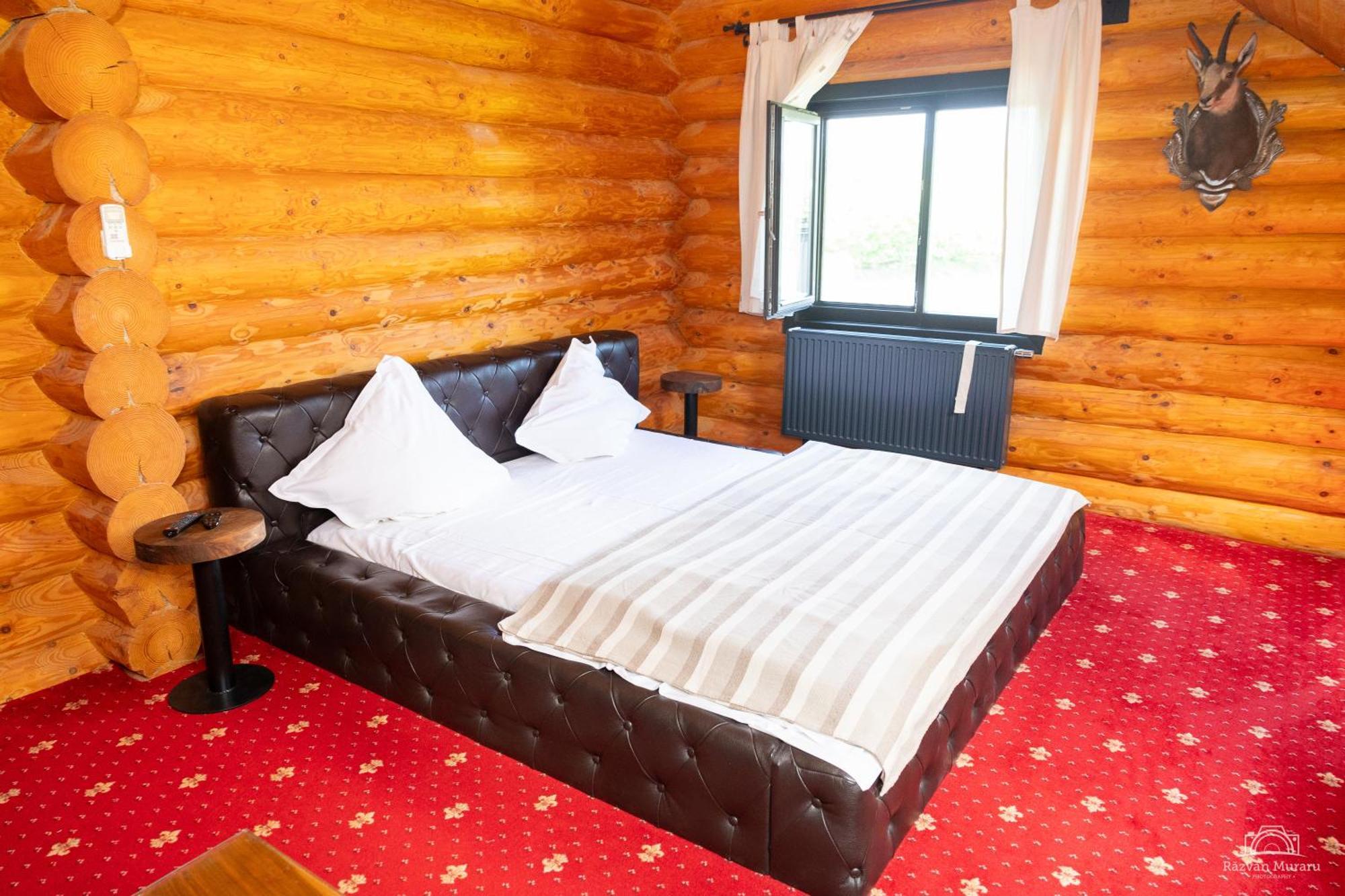 Mountain Lake Jbs Hotel Focşani Екстериор снимка