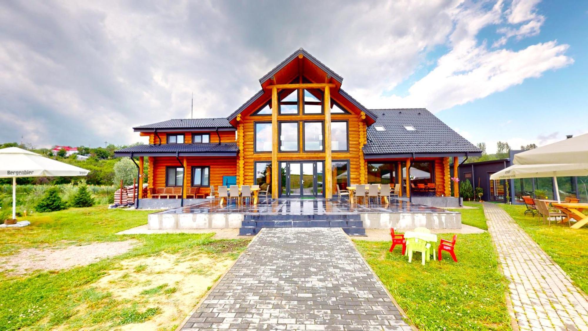 Mountain Lake Jbs Hotel Focşani Екстериор снимка